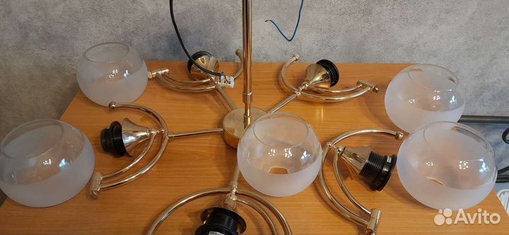 Люстра пятирожковая, стеклянные плафоны