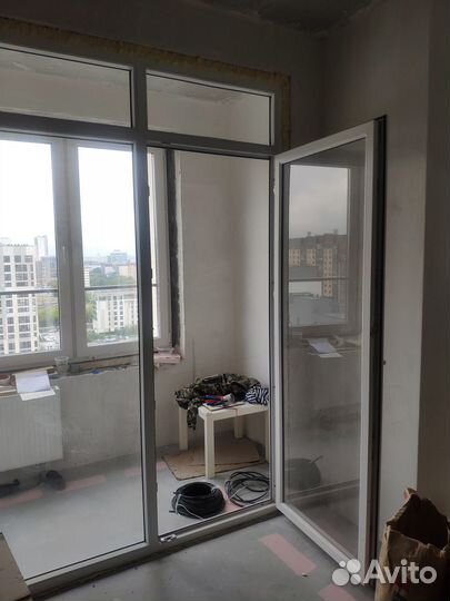 Межкомнатная перегородка с распашной дверью