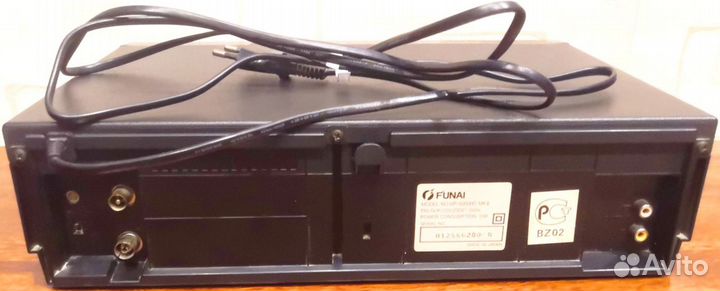 Видеомагнитофон «Funai» и кассеты