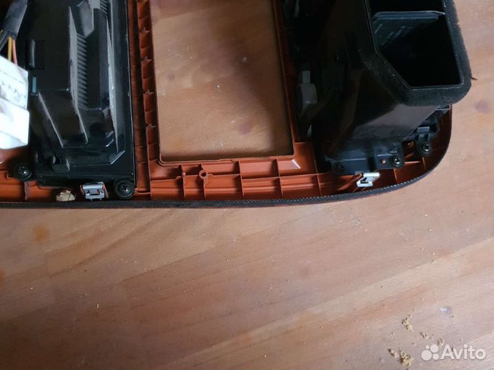 Консоль центральная Kia Magentis рест. 2004