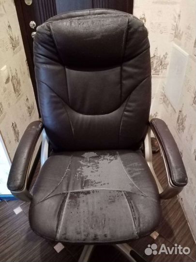 Офисное кресло руководителя