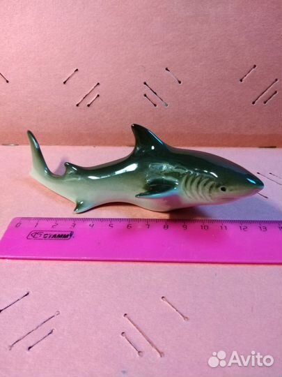 Статуэтки форфоровые Медведи и рыбы