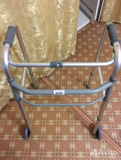 Ходунки для взрослых на колесиках