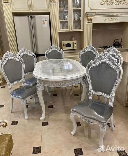 Столы и стулья