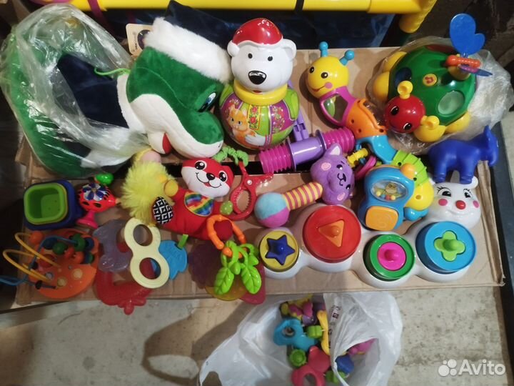 Развивающие игрушки для малышей пакетом