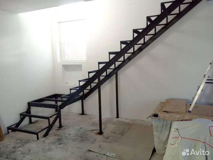 Лестница железная Металлокаркас
