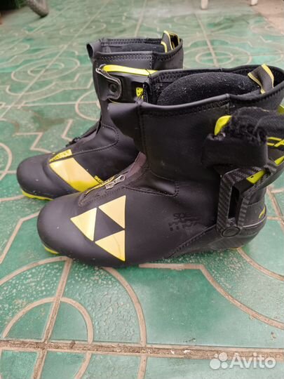 Лыжные ботинки коньковые fisher