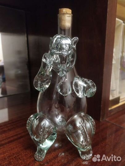 Стеклянная бутылка-медведь