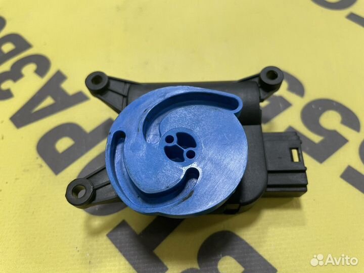 Моторчик заслонки отопителя Audi A4