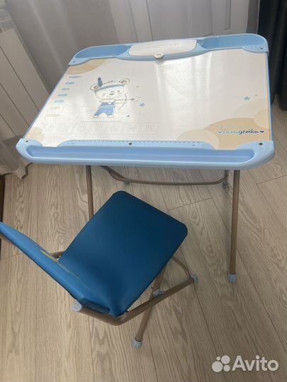 Комплект детской мебели 3-в-1 мольберт+стол+стул