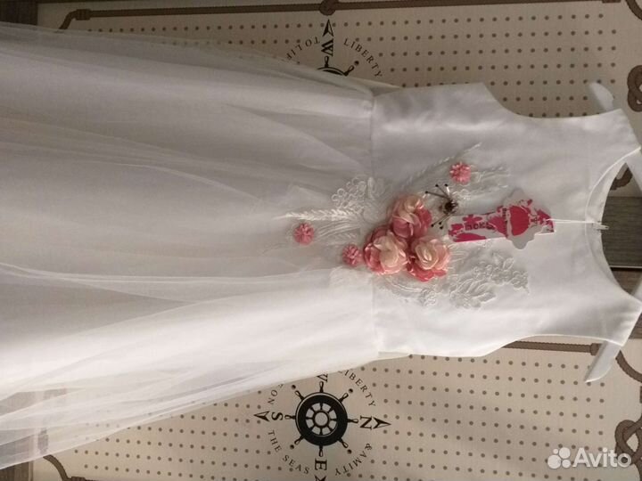 Платье для девочки новое