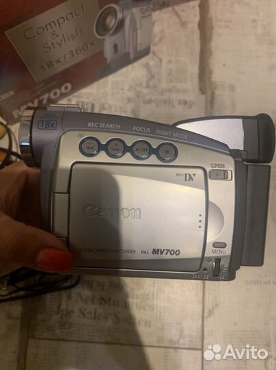 Видеокамера Canon MV 700