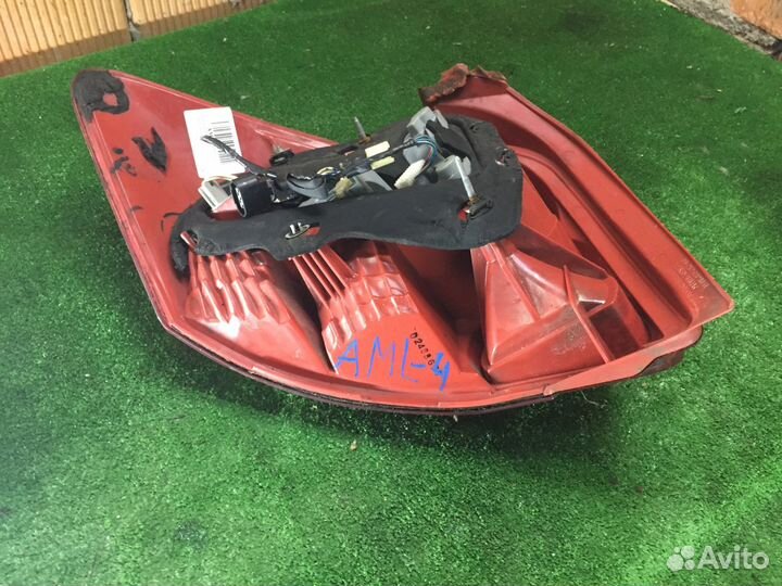 Фонарь правый Toyota Auris E150