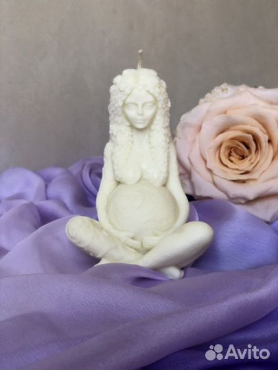 Свеча из воска Мать-Земля / Богиня Гайя