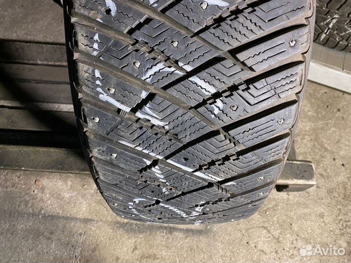 Goodyear Ultragrip Ice Arctic 245/45 R19 102T