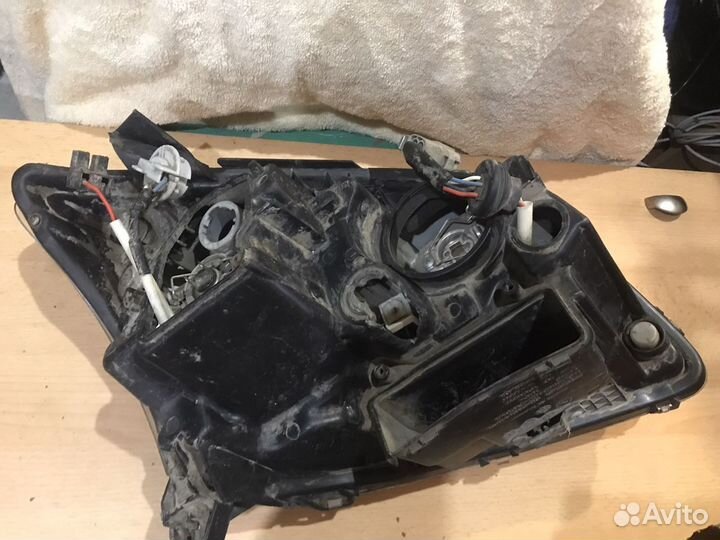 Фара правая Тойота Авенсис 2006 г