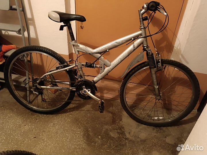 Велосипед двухподвесный колеса 26 дюймов 18 скорос