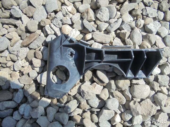 Крепление бампера переднее левое Toyota Corolla