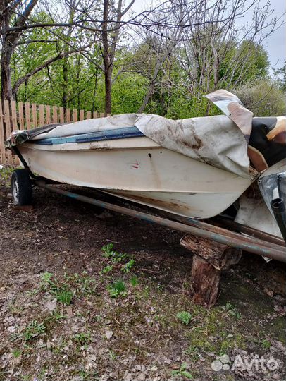 Лодка пластиковая