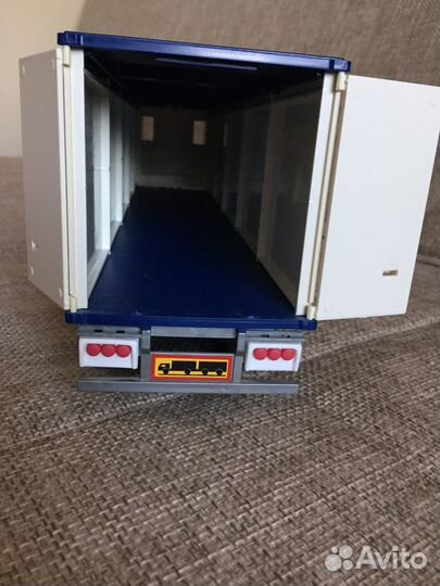 Полуприцеп-рефрижератор Nerko с тягачом Volvo FL10