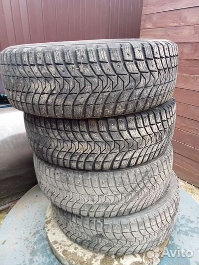 Michelin X-Ice North 3 215/65 R16