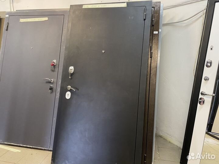 Дверь входная металлическая бу