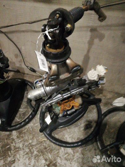 Рулевая колонка на Toyota Crown Majesta UZS155