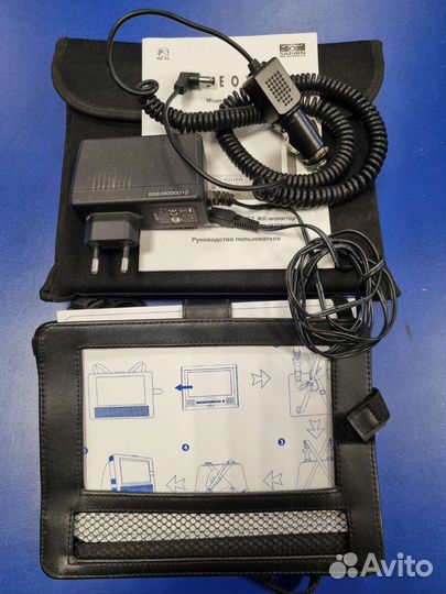 Портативный монитор с DVD (встроенный плеер)