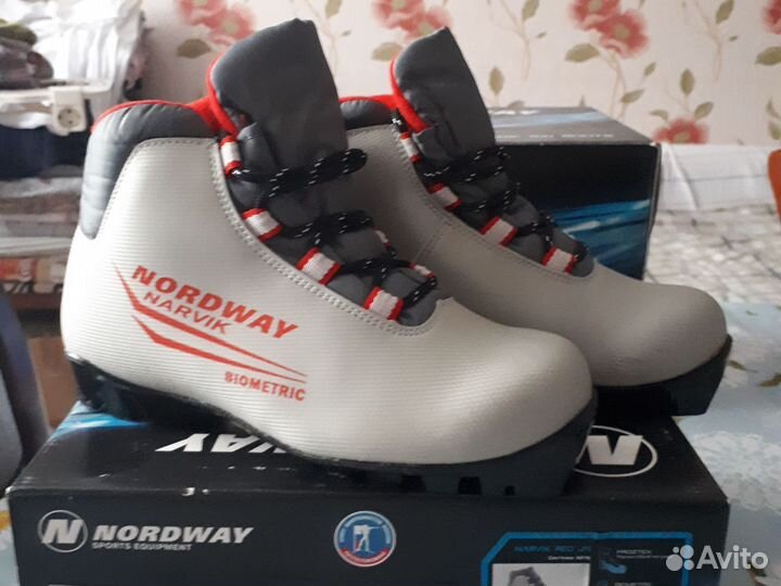 Лыжные ботинки