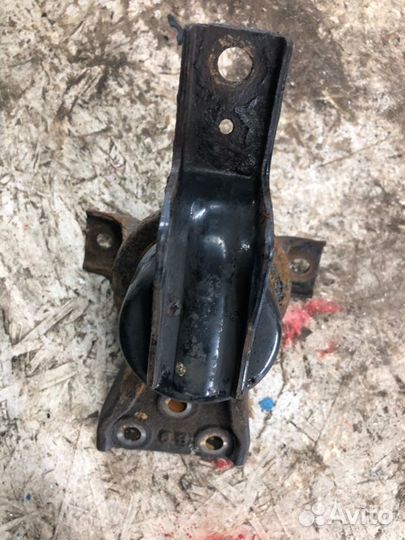 Подушка двигателя передняя правая Mitsubishi