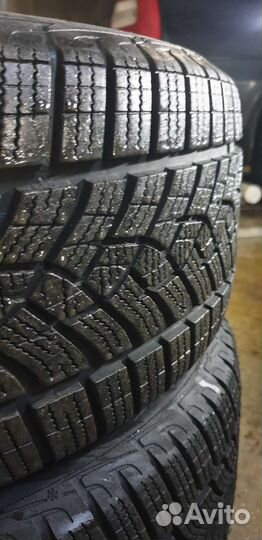 Goodyear UltraGrip Performance Gen-1 225/50 R17 98H