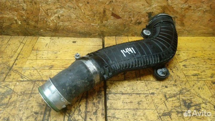 Патрубок интеркулера Skoda Superb 2012