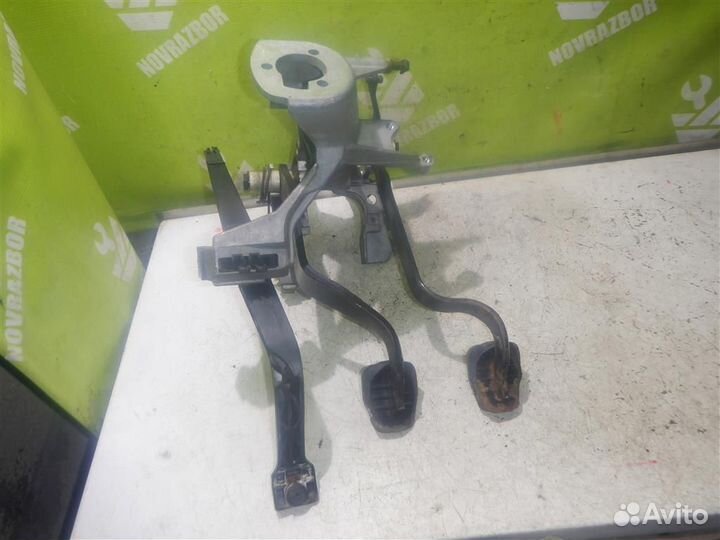 Блок педалей Ауди 80 90 Б4