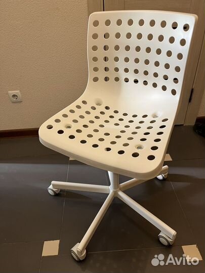 Белый стул IKEA