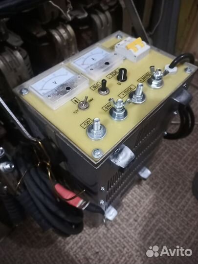 Пуско-зарядное устройство 12 24 в. Пуск до 300 А