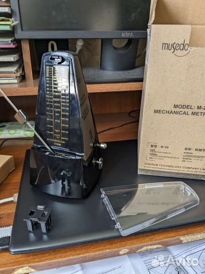 Метроном механический в отличном состоянии