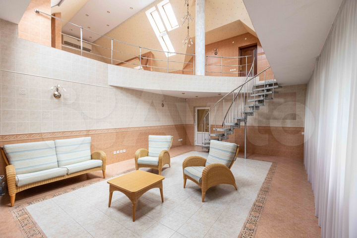 Дом 1479 м² на участке 22 сот.