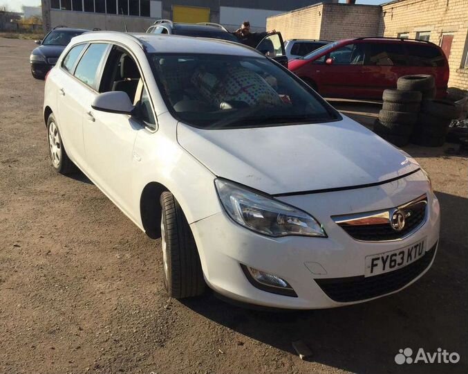 Opel Astra J 2014 г на запчасти