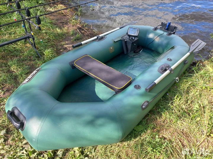 Эхолот и лодка