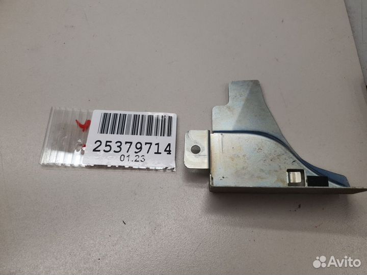 Кронштейн ручки двери передней правый Subaru Fores