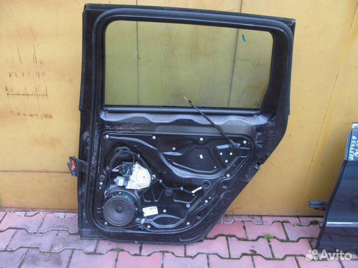 Дверь задняя правая Volkswagen Passat B7 2011