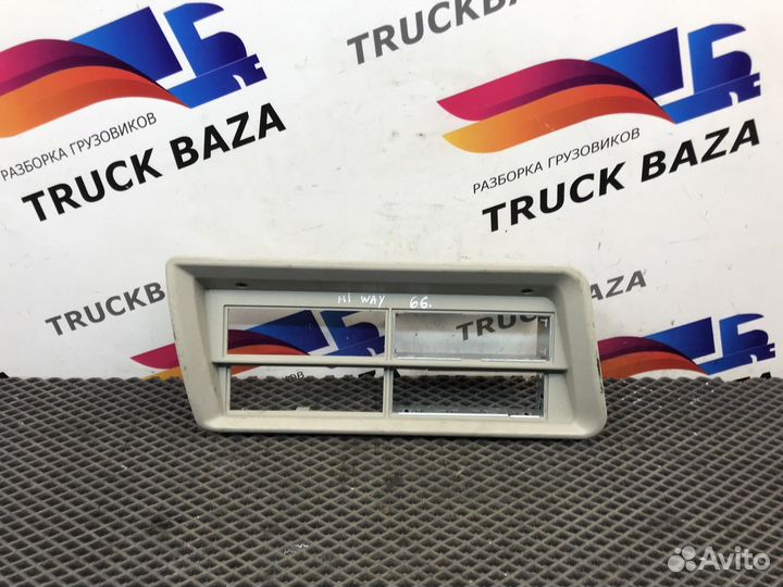 504169397 Накладка торпедо Iveco Stralis