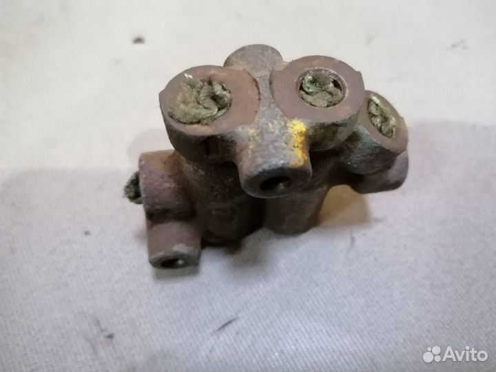 Распределитель тормозных сил Toyota Corona AT 170