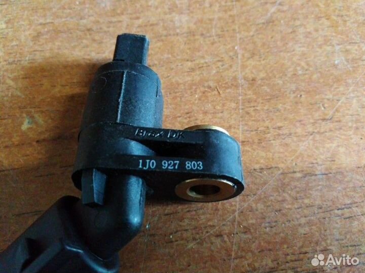 Датчик abs передний левый Volkswagen Passat B3