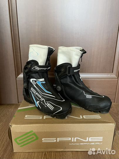 Продам лыжные ботинки
