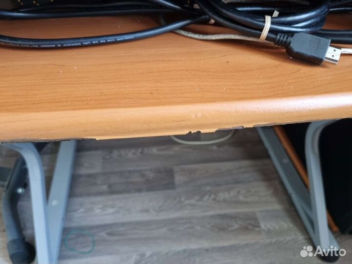 Компьютерный стол