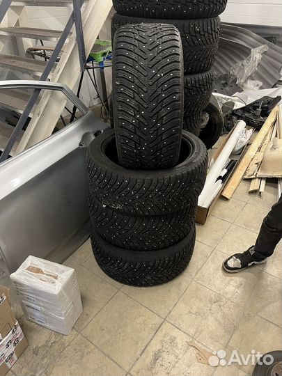 Nokian Tyres Hakkapeliitta 8 225/45 R18 и 255/40 R18