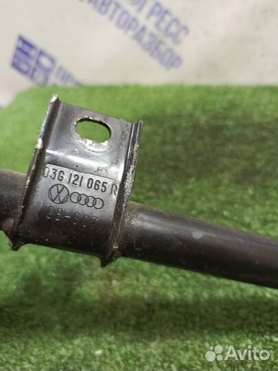 Патрубок системы охлаждения Audi A4 B7 седан 2.0