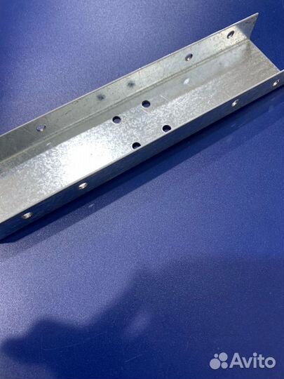 Кронштейн для крепления прожилин (лаг)