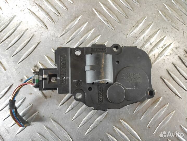 Моторчик заслонки отопителя Bmw X5 e70 2007-2013